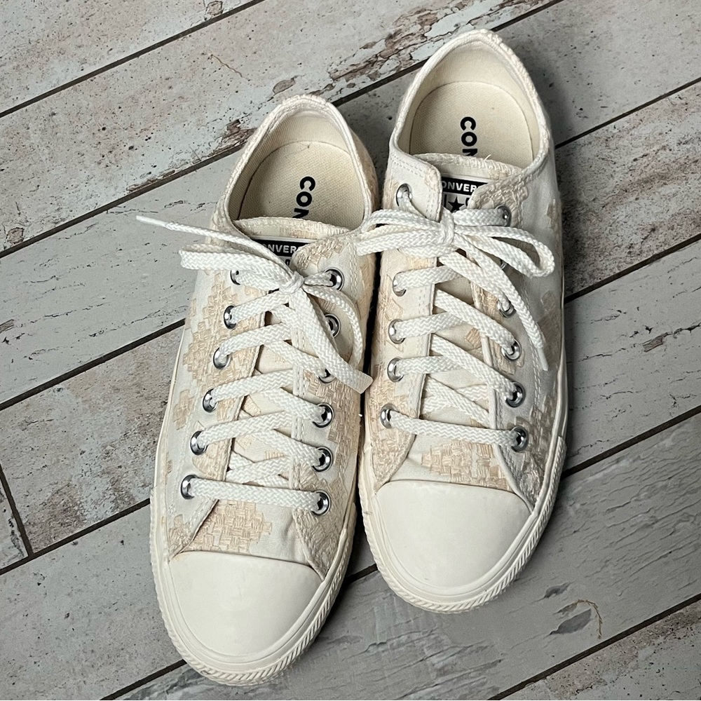 CONVERSE All Star Cream Embroidered Low Top Sneakers Women’s size 8.5. Worn 1x!